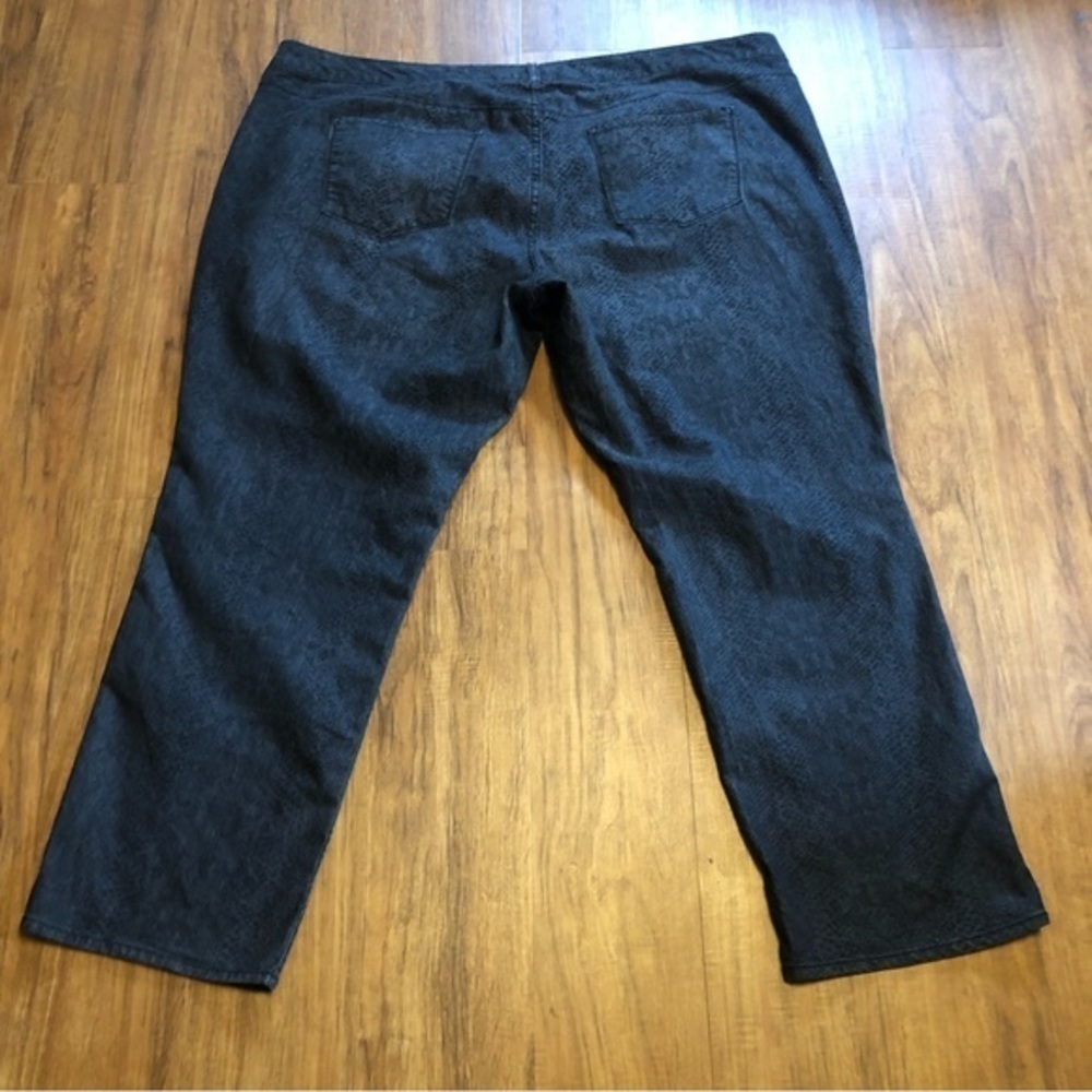 Torrid snake print jeans 26 black very good condition - Picture 5 of 6